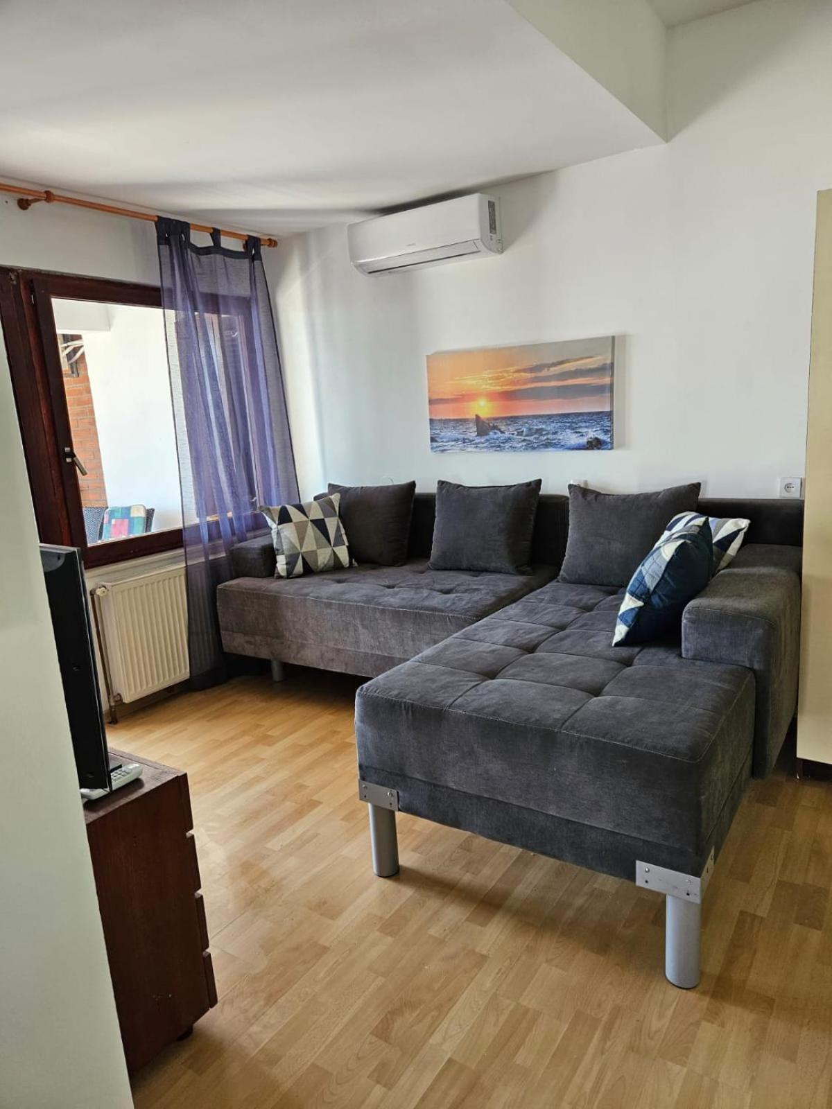 Apartments With Swimming Pool 9X4M 셀스 외부 사진
