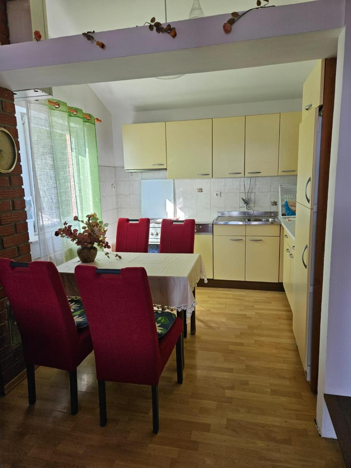 Apartments With Swimming Pool 9X4M 셀스 외부 사진