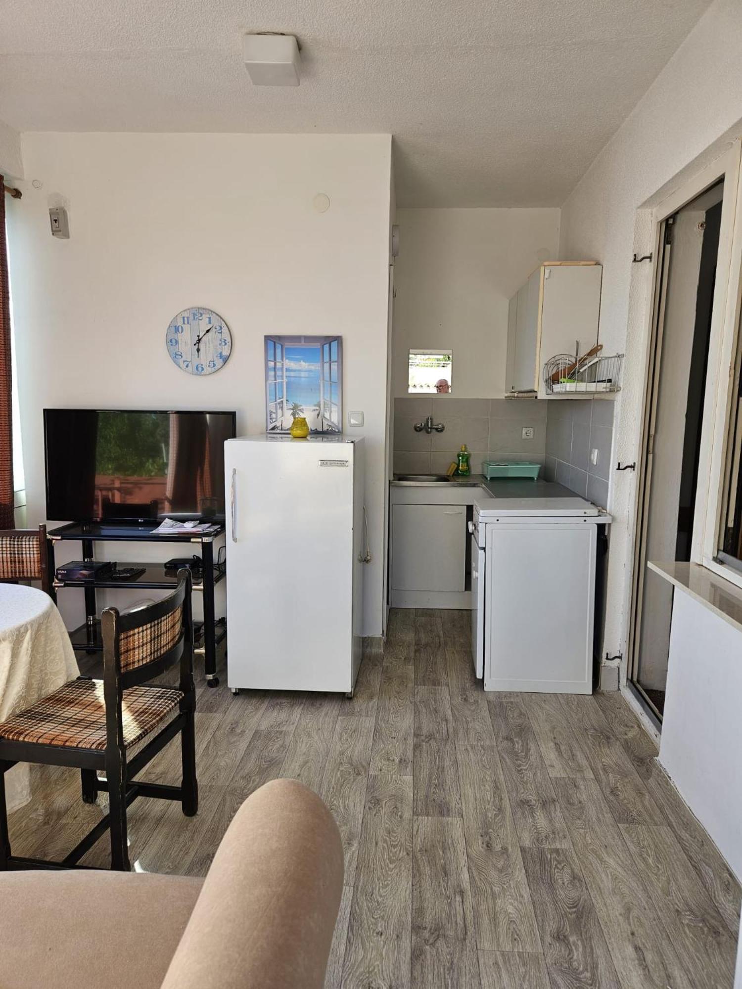 Apartments With Swimming Pool 9X4M 셀스 외부 사진